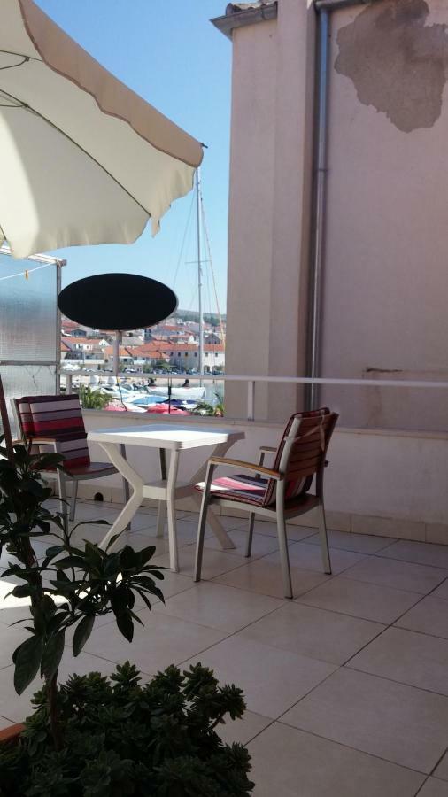 Tutini Dvori Appartement Primošten Buitenkant foto