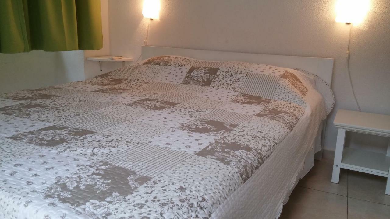 Tutini Dvori Appartement Primošten Buitenkant foto