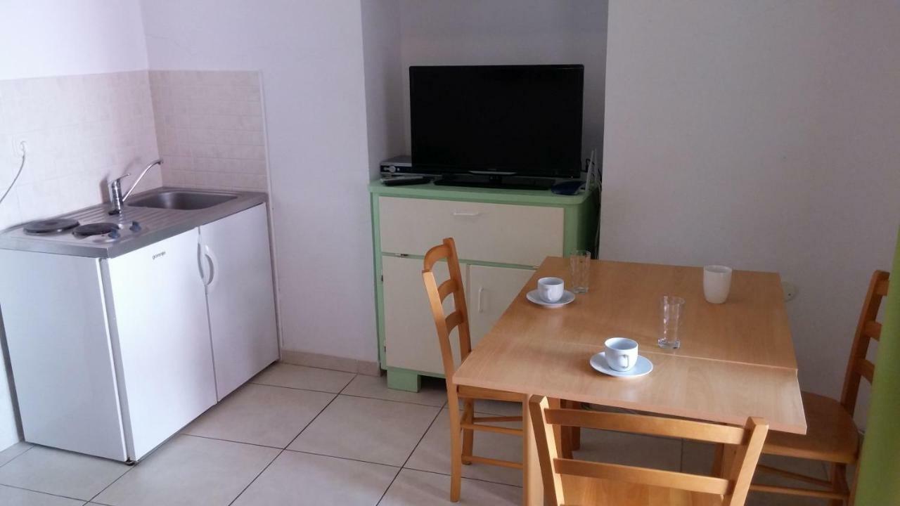 Tutini Dvori Appartement Primošten Buitenkant foto
