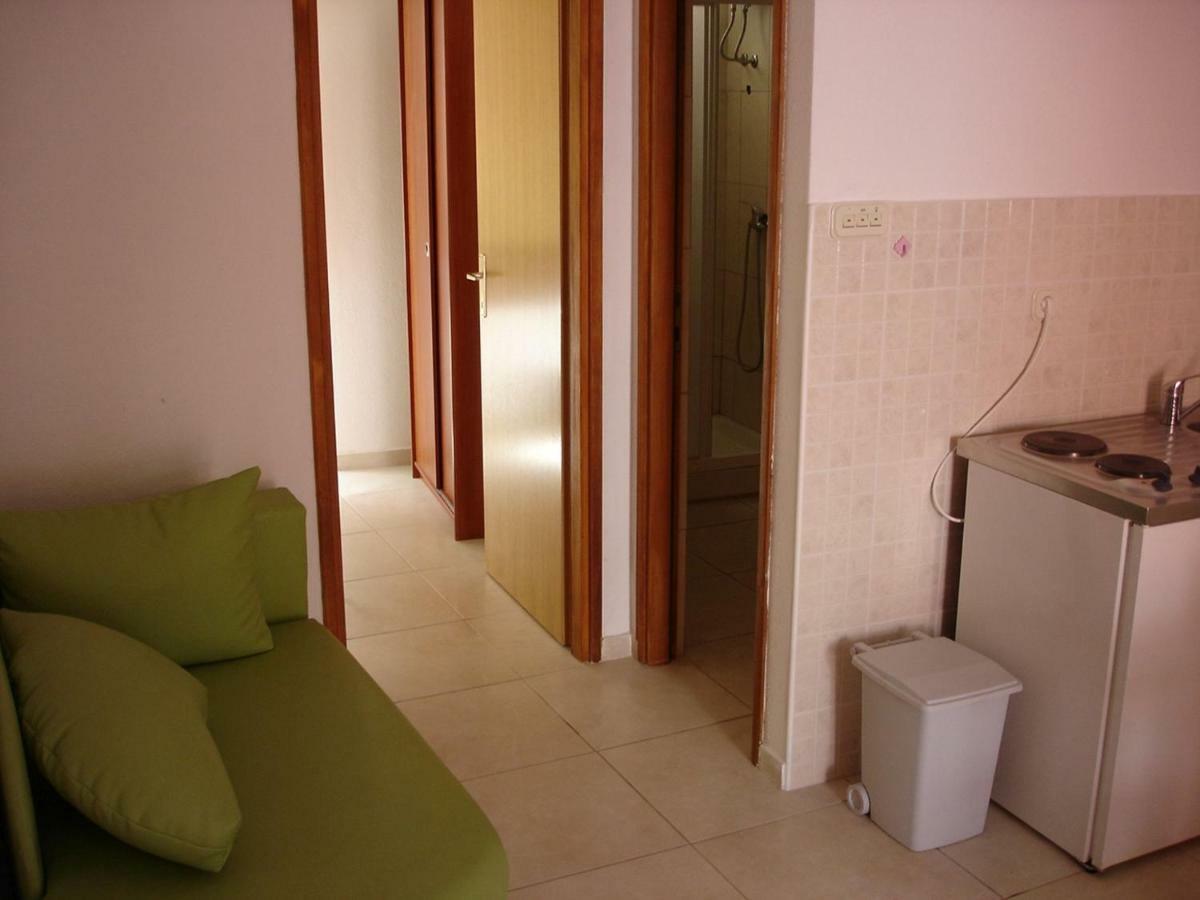 Tutini Dvori Appartement Primošten Buitenkant foto