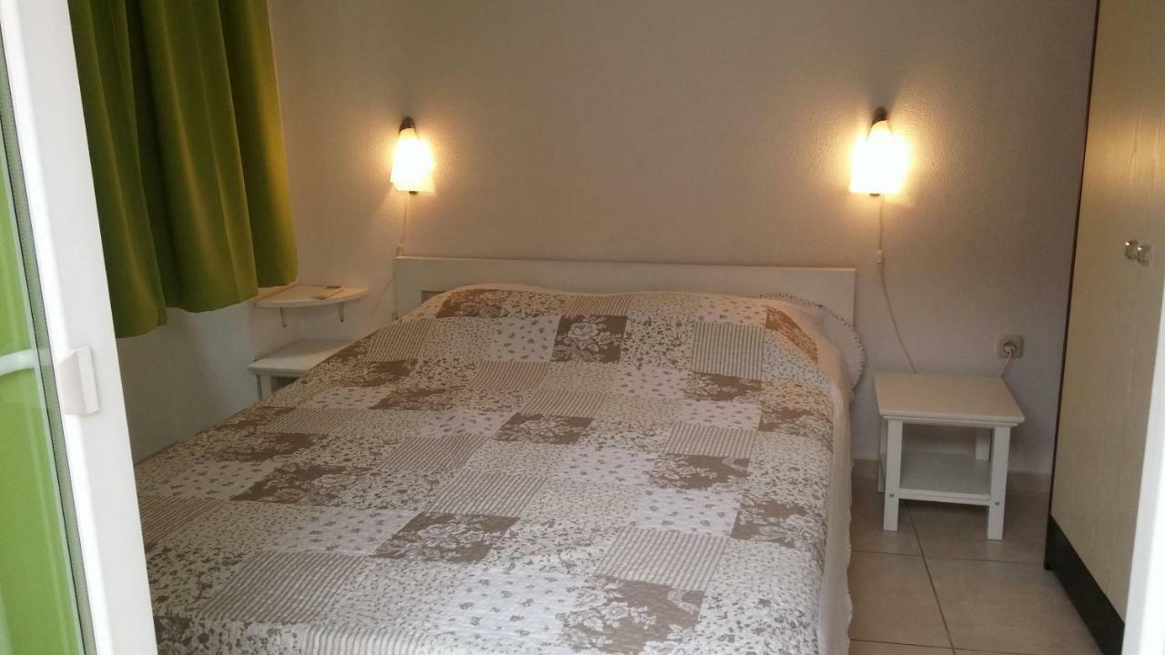 Tutini Dvori Appartement Primošten Buitenkant foto