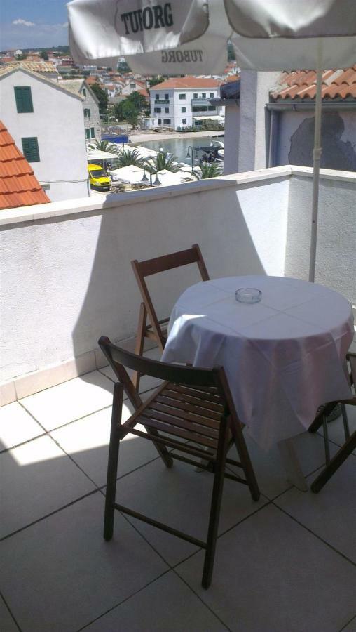 Tutini Dvori Appartement Primošten Buitenkant foto