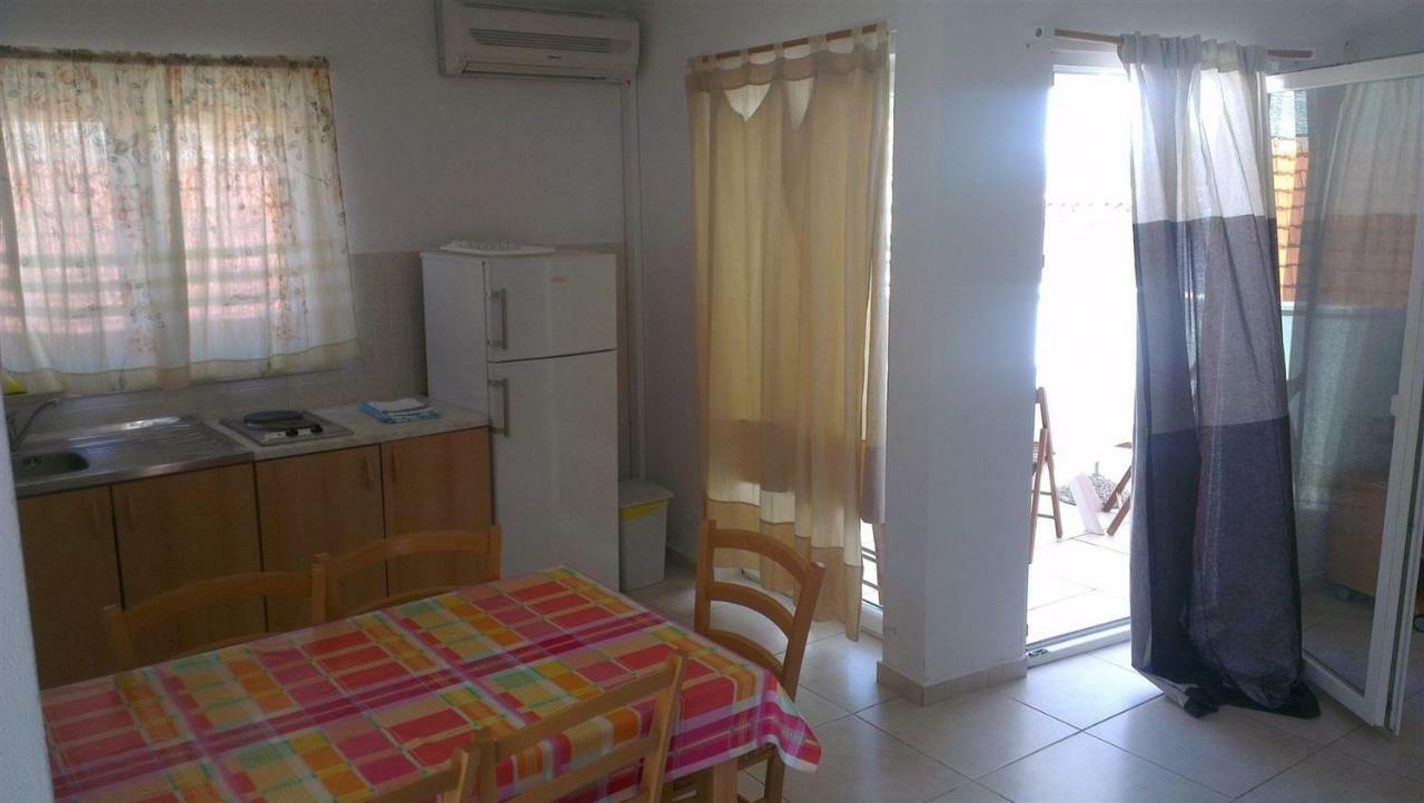Tutini Dvori Appartement Primošten Buitenkant foto